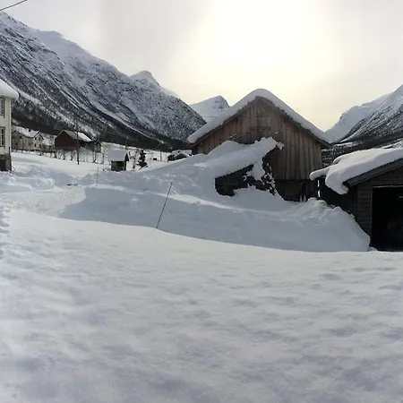 Overvoll Farm *